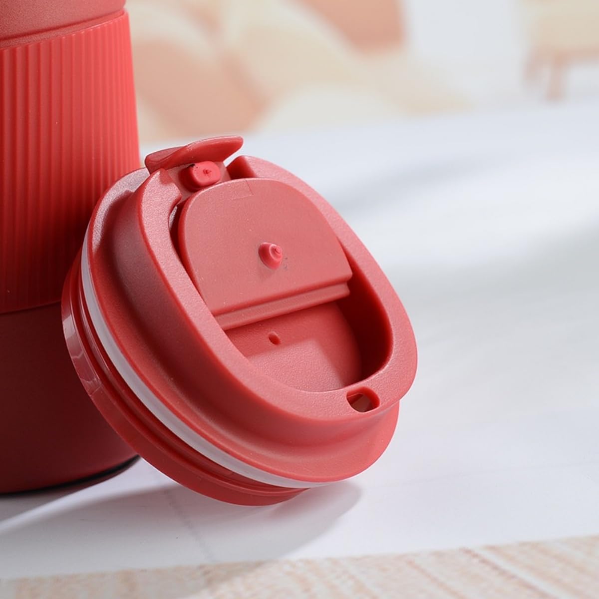 Stainless Steel Insulated Travel Coffee Mug Flip up Tumbler, Double wall Leak Proof Vacuum Cup Keep Drink Cold and Hot (Red, 17 Ounces) J226016