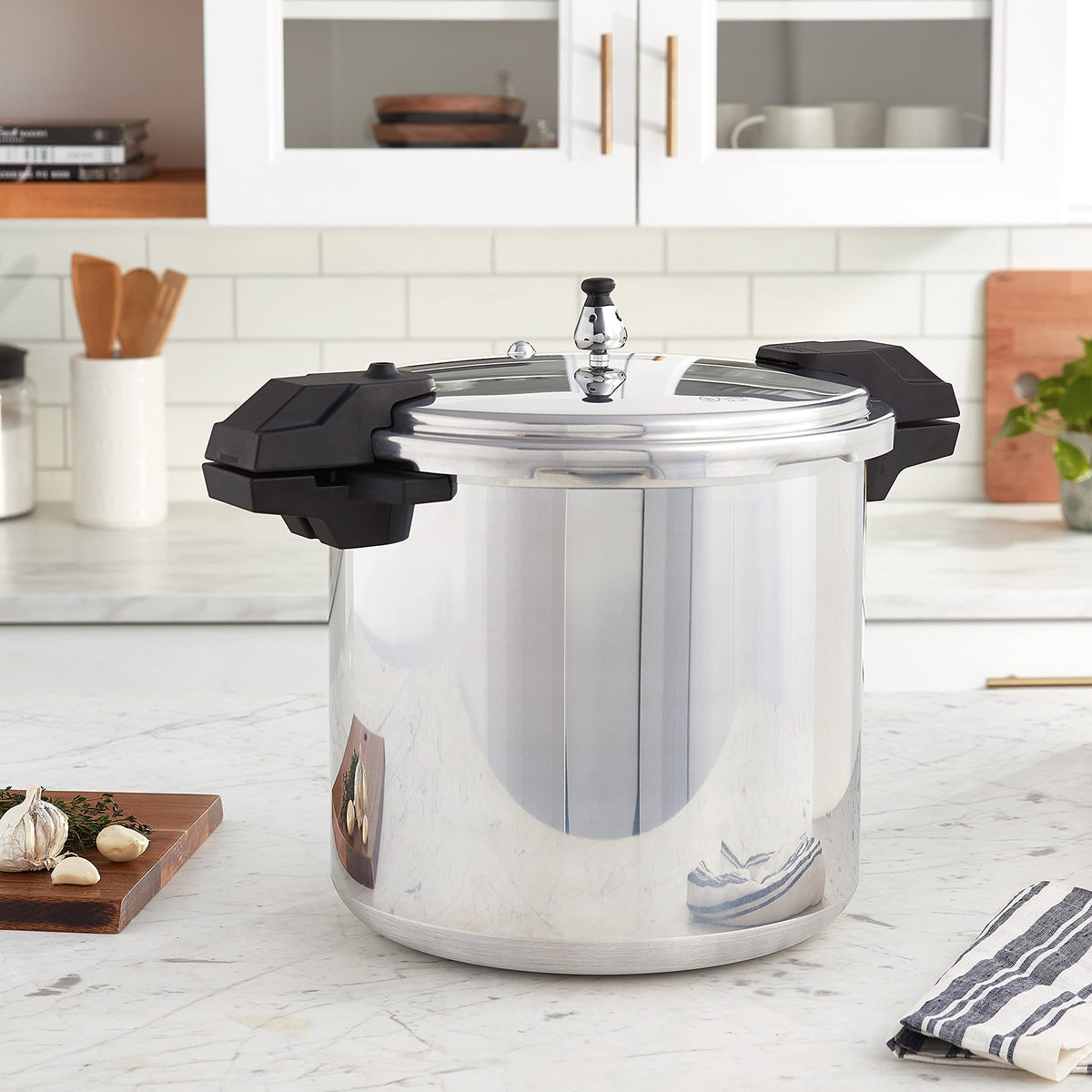 Polished Aluminum 22-Quart Pressure Cooker Z232456